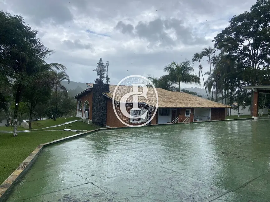 Chácara com 3 quartos à venda, 16000m2 em Veraneio Irajá, Jacarei - SP - imagem 1 Foto 1 de Chácara com 3 quartos à venda, 16000m2 em Veraneio Irajá, Jacarei - SP