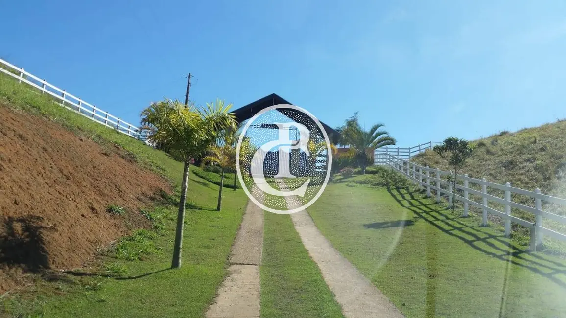 Sítio / Rancho com 3 quartos à venda, 450m2 em Sao Jose Dos Campos - SP - imagem 3 Foto 3 de Sítio / Rancho com 3 quartos à venda, 450m2 em Sao Jose Dos Campos - SP