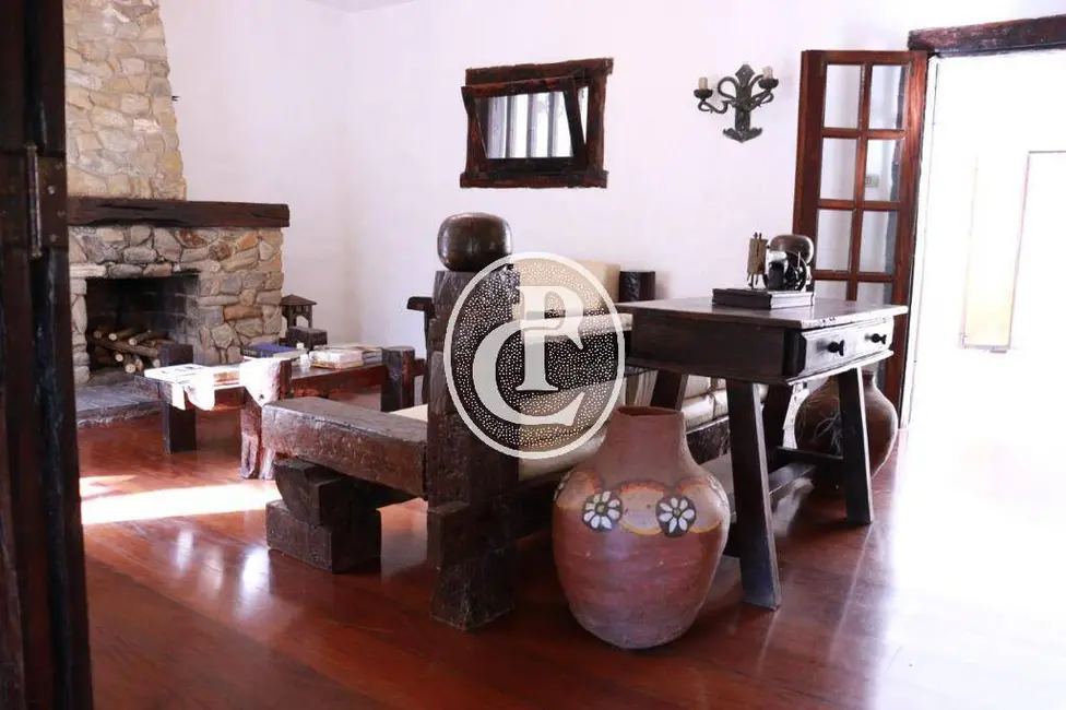 Sítio / Rancho com 4 quartos à venda, 250m2 em Sao Jose Dos Campos - SP - imagem 2 Foto 2 de Sítio / Rancho com 4 quartos à venda, 250m2 em Sao Jose Dos Campos - SP