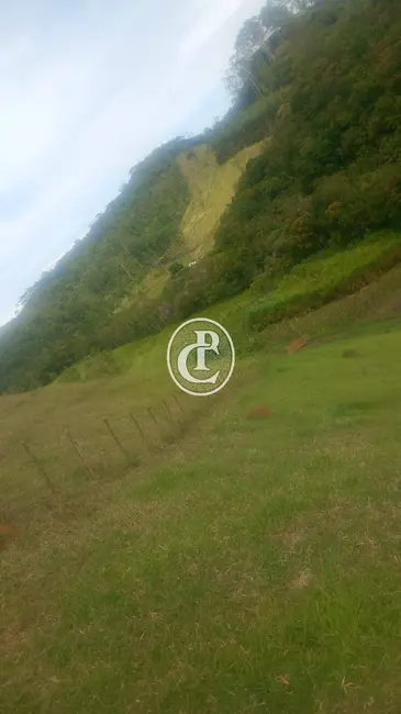 Sítio / Rancho com 3 quartos à venda, 250m2 em Paraibuna - SP - imagem 8 Foto 8 de Sítio / Rancho com 3 quartos à venda, 250m2 em Paraibuna - SP