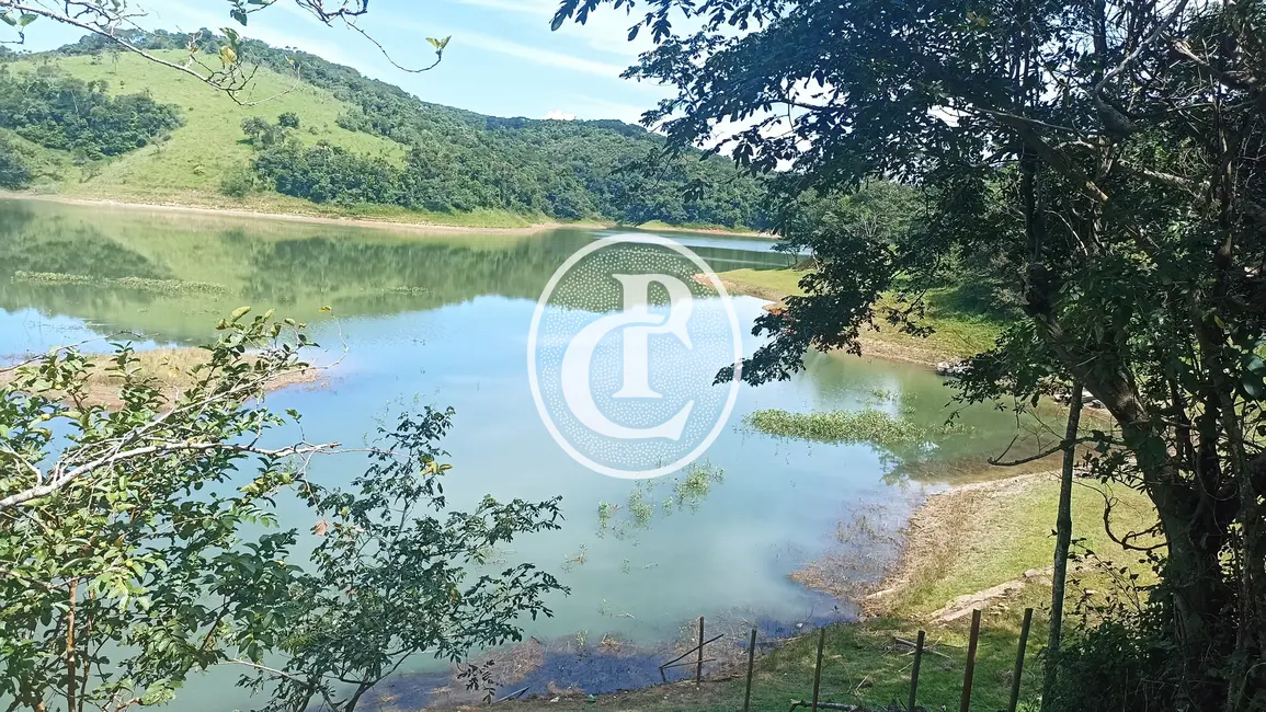 Chácara com 3 quartos à venda, 1000m2 em Paraibuna - SP - imagem 1 Foto 1 de Chácara com 3 quartos à venda, 1000m2 em Paraibuna - SP