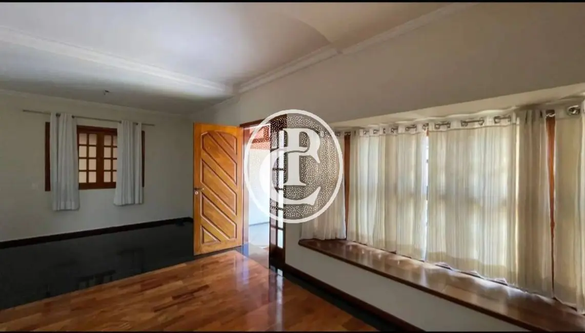 Foto 4 de Casa com 3 quartos à venda, 300m2 em Sao Jose Dos Campos - SP