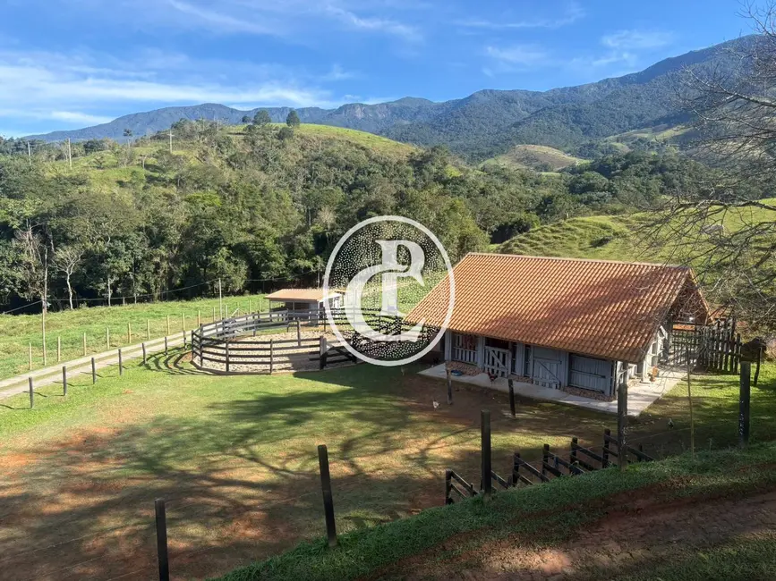 Fazenda / Haras com 3 quartos à venda, 480m2 em Sao Jose Dos Campos - SP - imagem 9 Foto 9 de Fazenda / Haras com 3 quartos à venda, 480m2 em Sao Jose Dos Campos - SP