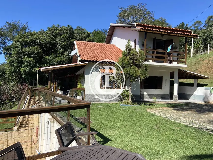 Chácara com 4 quartos à venda, 300m2 em Sao Jose Dos Campos - SP - imagem 1 Foto 1 de Chácara com 4 quartos à venda, 300m2 em Sao Jose Dos Campos - SP