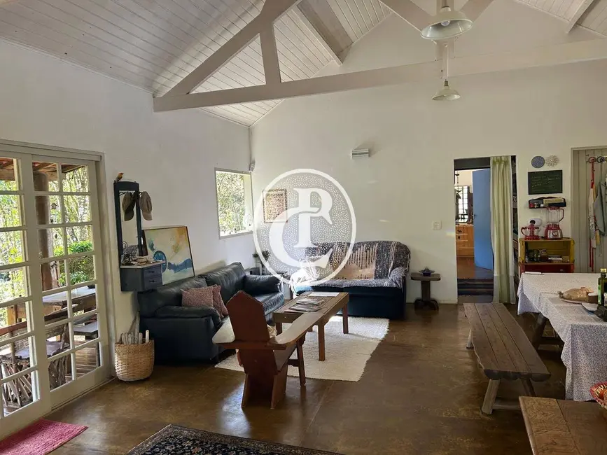 Sítio / Rancho com 3 quartos à venda, 150m2 em Sao Jose Dos Campos - SP - imagem 4 Foto 4 de Sítio / Rancho com 3 quartos à venda, 150m2 em Sao Jose Dos Campos - SP