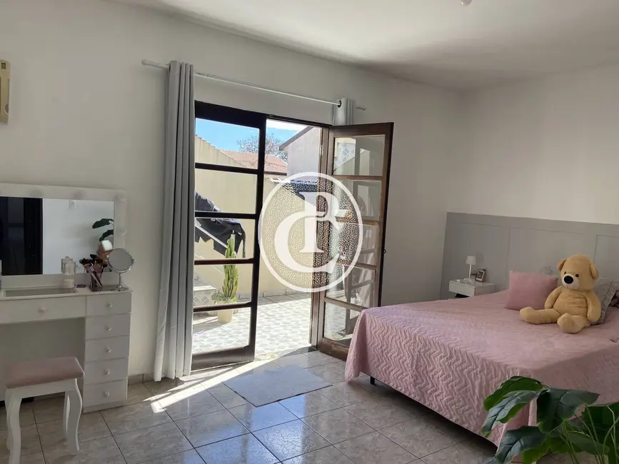 Sobrado com 4 quartos à venda, 250m2 em Sao Jose Dos Campos - SP - imagem 2 Foto 2 de Sobrado com 4 quartos à venda, 250m2 em Sao Jose Dos Campos - SP