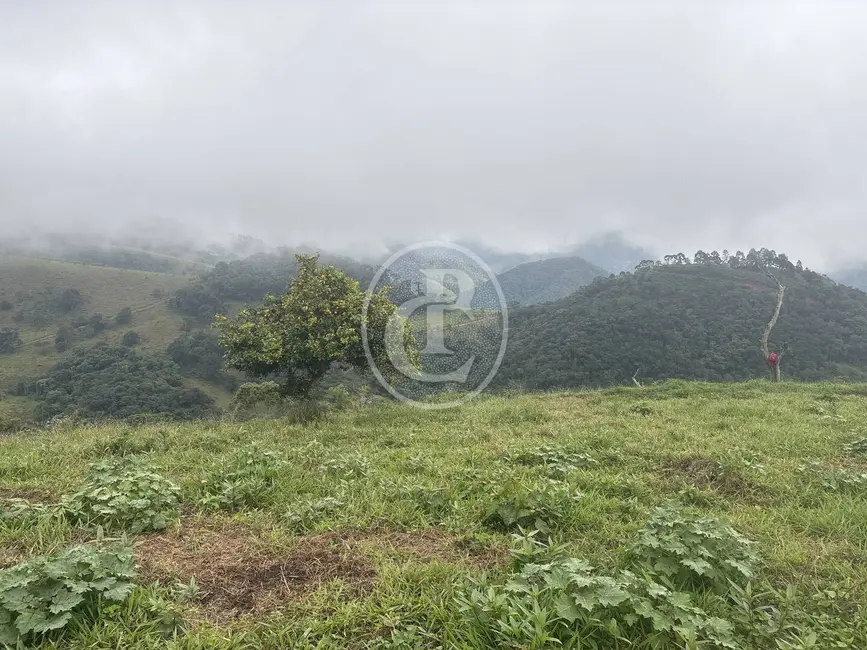 Sítio / Rancho com 5 quartos à venda, 100m2 em Sao Jose Dos Campos - SP - imagem 4 Foto 4 de Sítio / Rancho com 5 quartos à venda, 100m2 em Sao Jose Dos Campos - SP