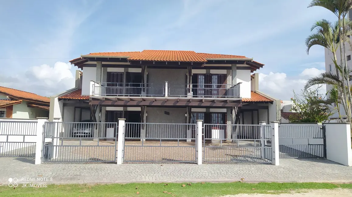 Foto 2 de Sobrado com 6 quartos à venda, 499m2 em Itapoa - SC