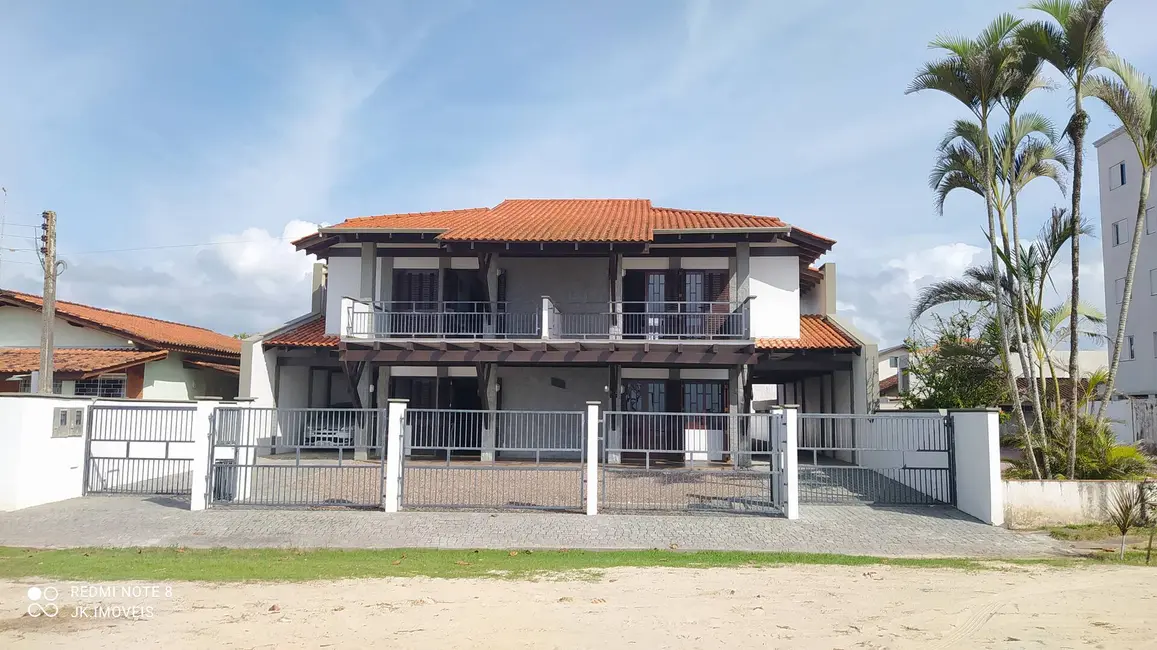 Foto 1 de Sobrado com 6 quartos à venda, 499m2 em Itapoa - SC