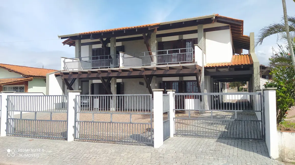 Foto 3 de Sobrado com 6 quartos à venda, 499m2 em Itapoa - SC