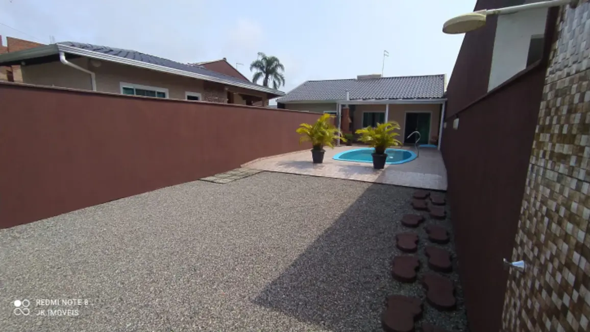 Foto 8 de Casa com 2 quartos à venda e para alugar, 70m2 em Itapoa - SC