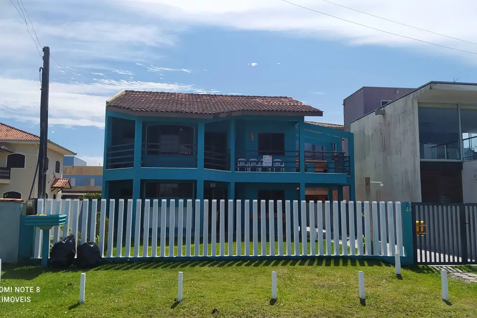 Foto 1 de Sobrado com 4 quartos à venda e para alugar, 232m2 em Itapoa - SC