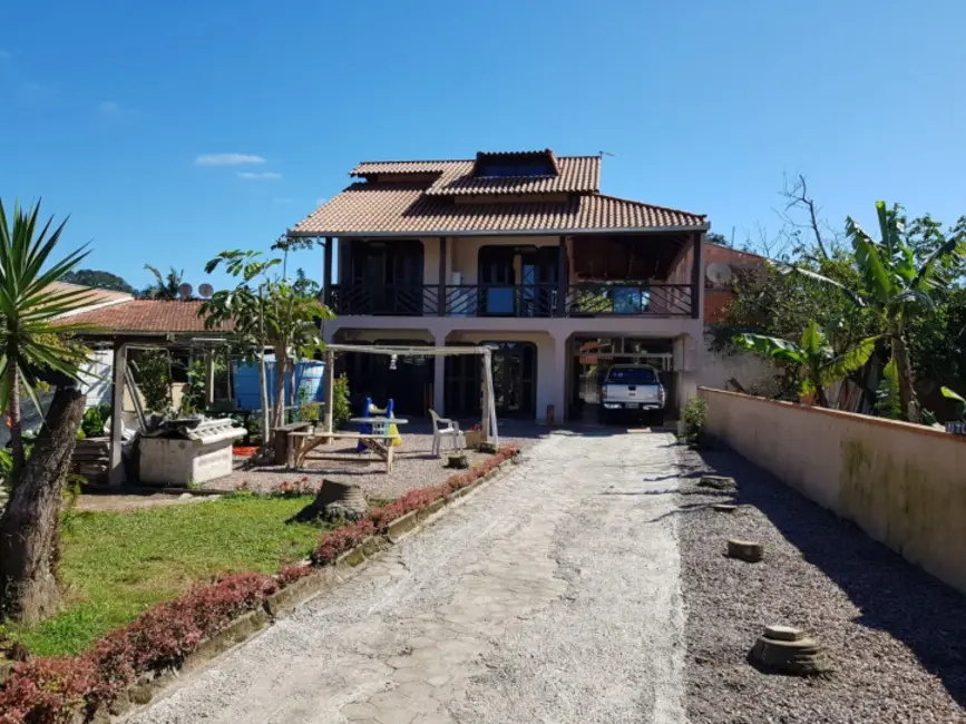 Foto 2 de Sobrado com 4 quartos à venda, 270m2 em Itapoa - SC