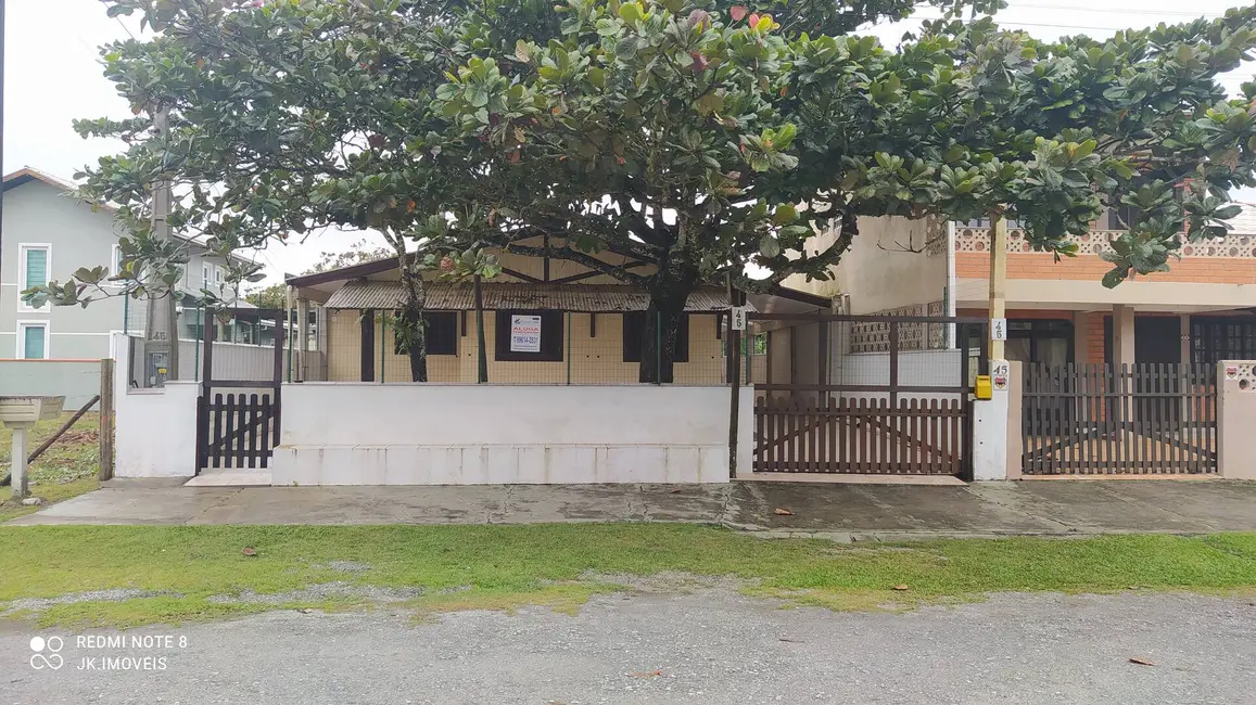 Foto 1 de Casa com 5 quartos à venda e para alugar, 110m2 em Itapoa - SC