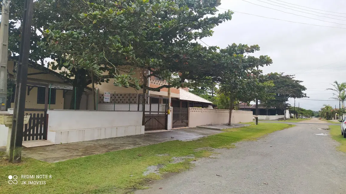 Foto 2 de Casa com 5 quartos à venda e para alugar, 110m2 em Itapoa - SC