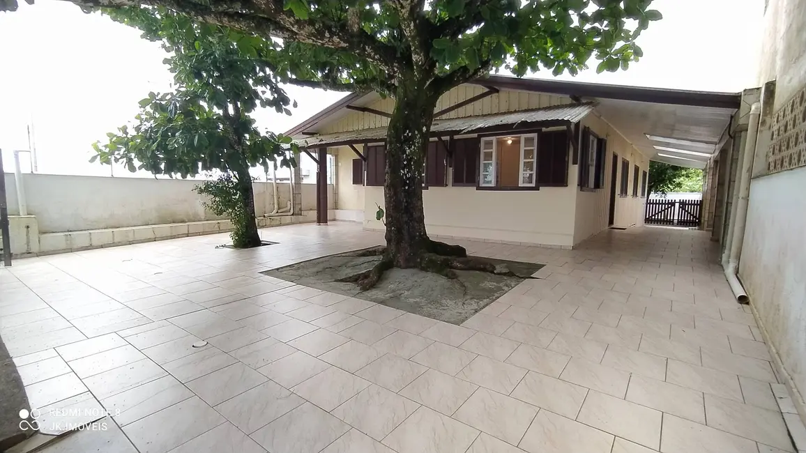Foto 3 de Casa com 5 quartos à venda e para alugar, 110m2 em Itapoa - SC