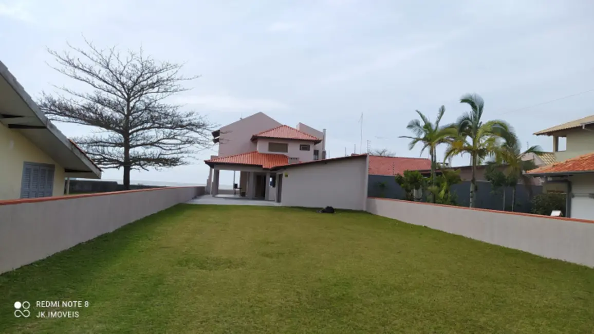 Foto 2 de Sobrado com 3 quartos à venda e para alugar, 220m2 em Itapoa - SC