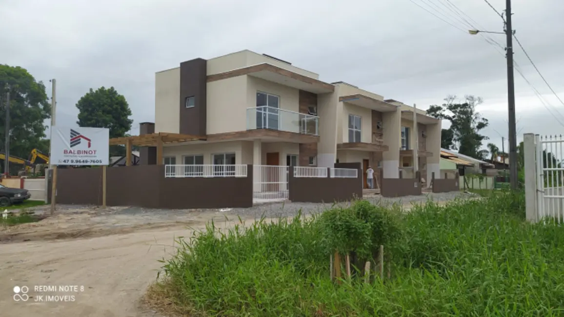 Foto 1 de Sobrado com 3 quartos à venda, 98m2 em Itapoa - SC