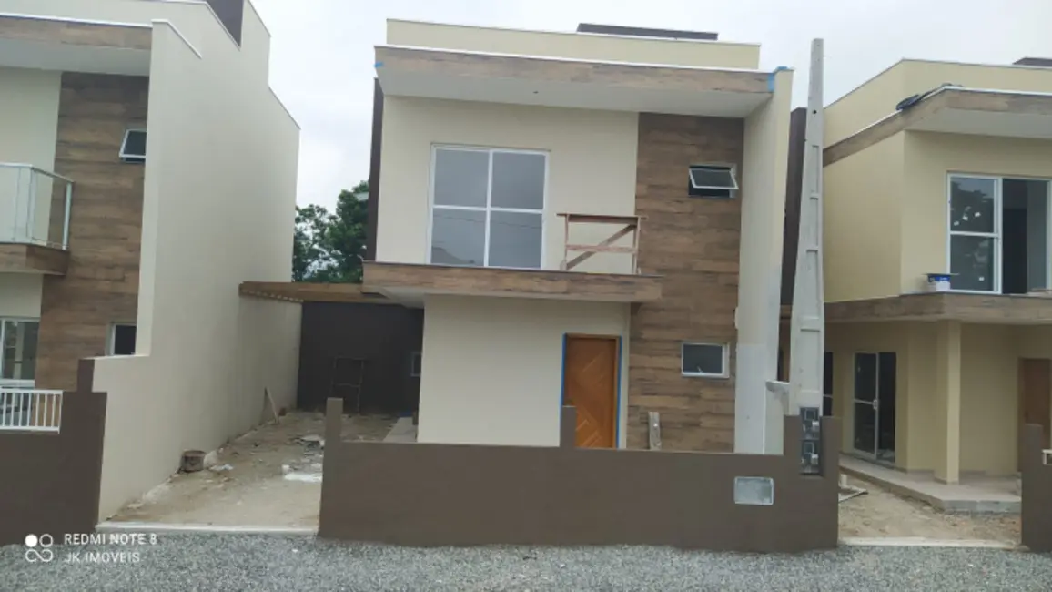 Foto 2 de Sobrado com 3 quartos à venda, 98m2 em Itapoa - SC