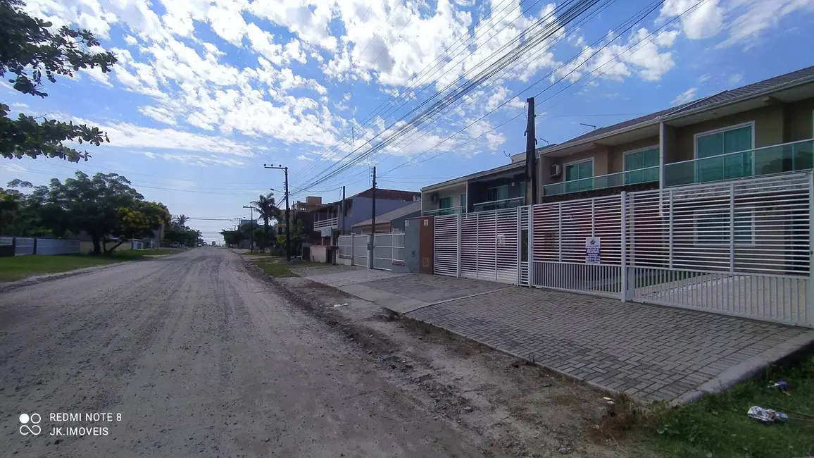 Foto 2 de Sobrado com 4 quartos à venda e para alugar, 137m2 em Itapoa - SC