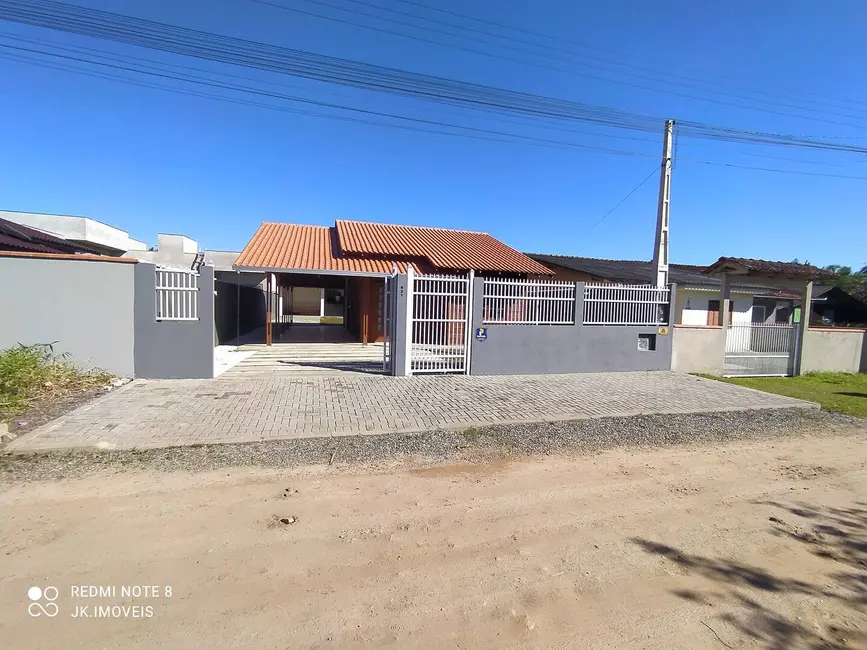 Foto 1 de Casa com 3 quartos à venda e para alugar, 150m2 em Itapoa - SC