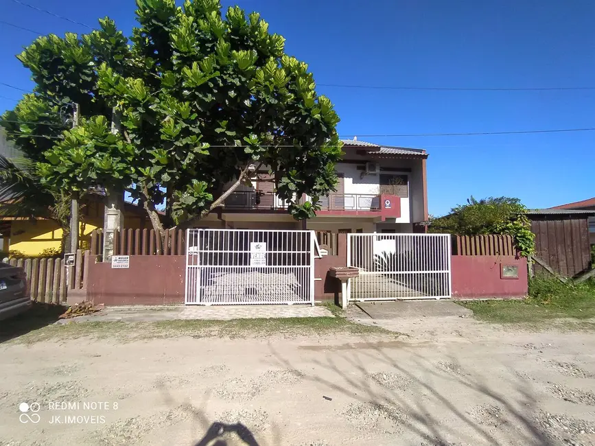 Foto 3 de Sobrado com 4 quartos à venda, 135m2 em Itapoa - SC