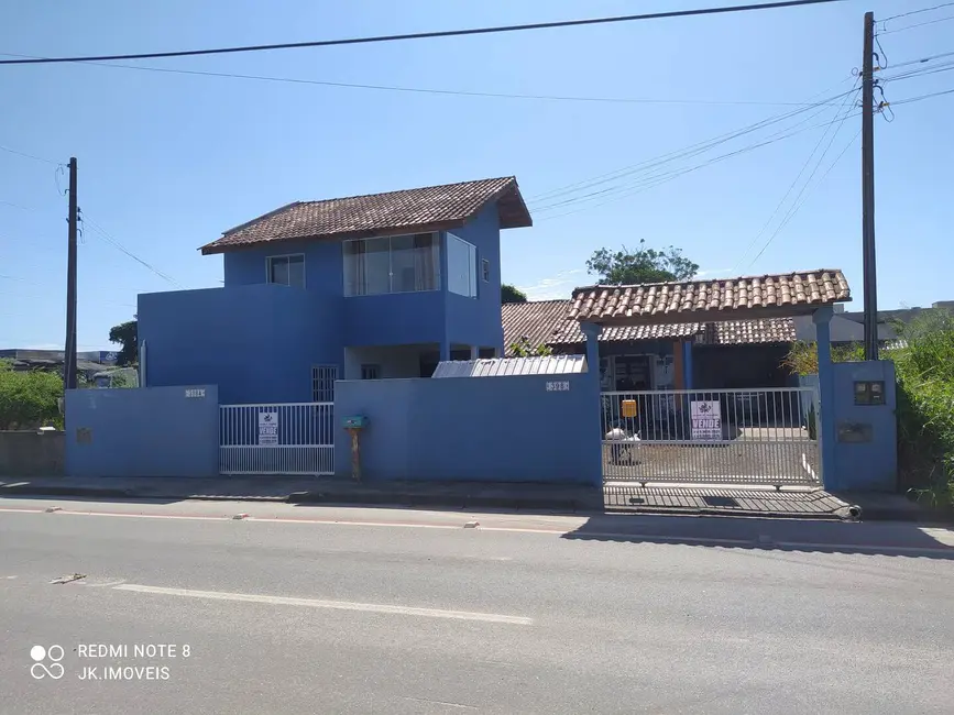 Foto 1 de Sobrado com 7 quartos à venda, 229m2 em Itapoa - SC