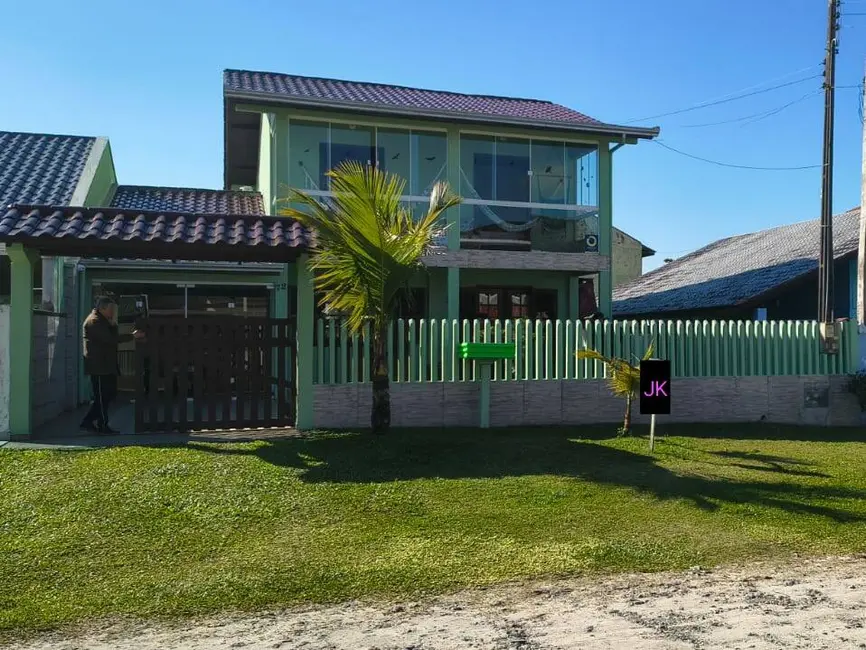 Sobrado com 3 quartos à venda, 360m2 em Itapoa - SC - imagem 4 Foto 4 de Sobrado com 3 quartos à venda, 360m2 em Itapoa - SC