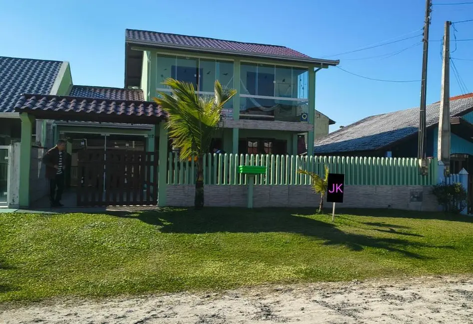 Sobrado com 3 quartos à venda, 360m2 em Itapoa - SC - imagem 5 Foto 5 de Sobrado com 3 quartos à venda, 360m2 em Itapoa - SC