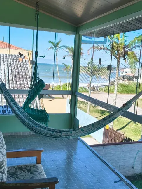 Sobrado com 3 quartos à venda, 360m2 em Itapoa - SC - imagem 3 Foto 3 de Sobrado com 3 quartos à venda, 360m2 em Itapoa - SC