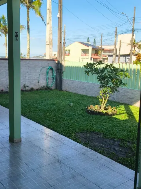 Sobrado com 3 quartos à venda, 360m2 em Itapoa - SC - imagem 9 Foto 9 de Sobrado com 3 quartos à venda, 360m2 em Itapoa - SC