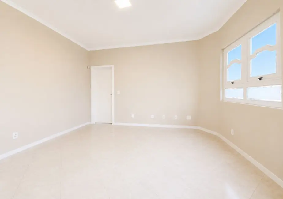 Foto 6 de Casa com 3 quartos à venda, 220m2 em Parque da Matriz, Cachoeirinha - RS