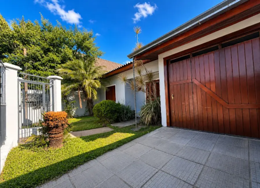 Casa com 3 quartos à venda, 200m2 em Parque da Matriz, Cachoeirinha - RS - imagem 1 Foto 1 de Casa com 3 quartos à venda, 200m2 em Parque da Matriz, Cachoeirinha - RS