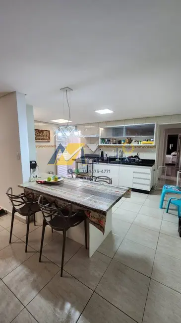 Casa com 3 quartos à venda, 190m2 em Parque Jaçatuba, Santo Andre - SP - imagem 2 Foto 2 de Casa com 3 quartos à venda, 190m2 em Parque Jaçatuba, Santo Andre - SP