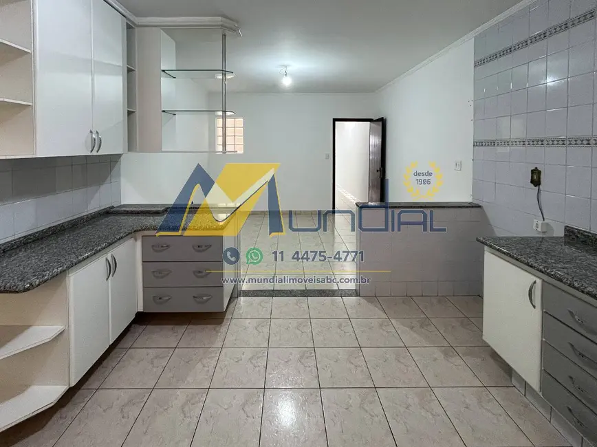 Sobrado com 3 quartos para alugar, 193m2 em Jardim Las Vegas, Santo Andre - SP - imagem 4 Foto 4 de Sobrado com 3 quartos para alugar, 193m2 em Jardim Las Vegas, Santo Andre - SP