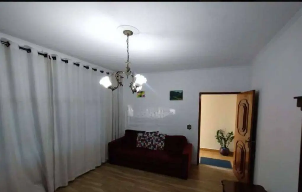 Foto 2 de Casa com 3 quartos para alugar, 200m2 em Vila Metalúrgica, Santo Andre - SP