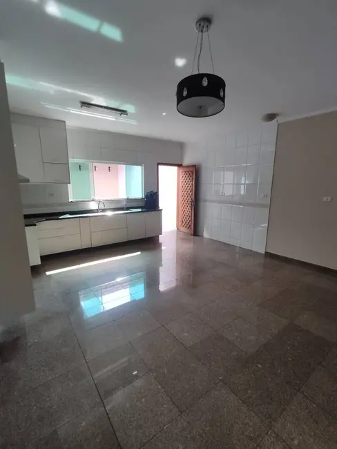 Sobrado com 3 quartos para alugar, 197m2 em Vila Camilópolis, Santo Andre - SP - imagem 8 Foto 8 de Sobrado com 3 quartos para alugar, 197m2 em Vila Camilópolis, Santo Andre - SP