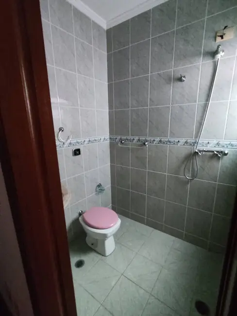 Sobrado com 3 quartos para alugar, 197m2 em Vila Camilópolis, Santo Andre - SP - imagem 4 Foto 4 de Sobrado com 3 quartos para alugar, 197m2 em Vila Camilópolis, Santo Andre - SP