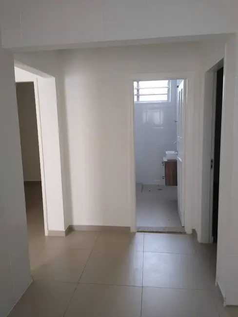 Foto 2 de Casa com 2 quartos para alugar, 71m2 em Vila Curuçá, Santo Andre - SP