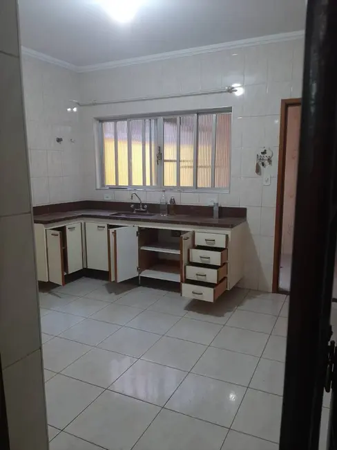 Foto 9 de Sobrado com 3 quartos para alugar, 180m2 em Vila Camilópolis, Santo Andre - SP