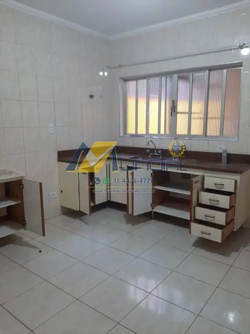 Sobrado com 3 quartos para alugar, 180m2 em Vila Camilópolis, Santo Andre - SP - imagem 8 Foto 8 de Sobrado com 3 quartos para alugar, 180m2 em Vila Camilópolis, Santo Andre - SP