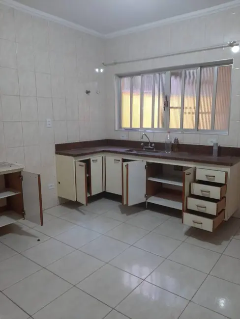 Foto 8 de Sobrado com 3 quartos para alugar, 180m2 em Vila Camilópolis, Santo Andre - SP