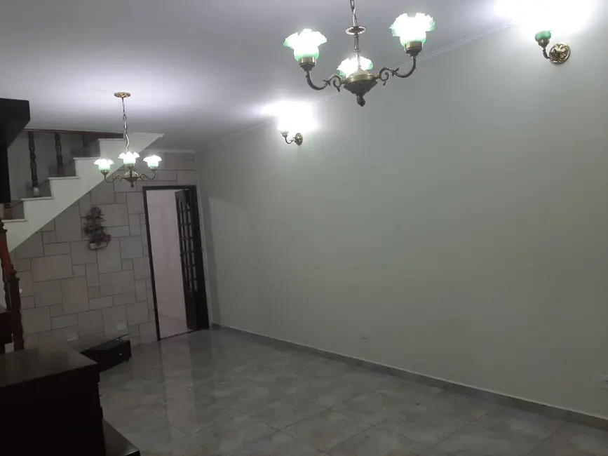 Foto 6 de Sobrado com 3 quartos para alugar, 180m2 em Vila Camilópolis, Santo Andre - SP