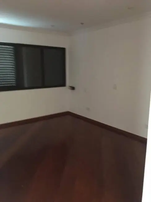 Casa com 4 quartos para alugar, 550m2 em Jardim São Caetano, Sao Caetano Do Sul - SP - imagem 2 Foto 2 de Casa com 4 quartos para alugar, 550m2 em Jardim São Caetano, Sao Caetano Do Sul - SP