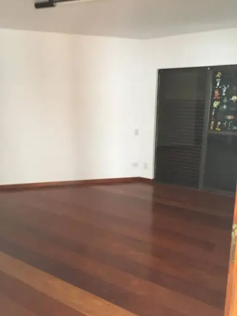 Casa com 4 quartos para alugar, 550m2 em Jardim São Caetano, Sao Caetano Do Sul - SP - imagem 1 Foto 1 de Casa com 4 quartos para alugar, 550m2 em Jardim São Caetano, Sao Caetano Do Sul - SP