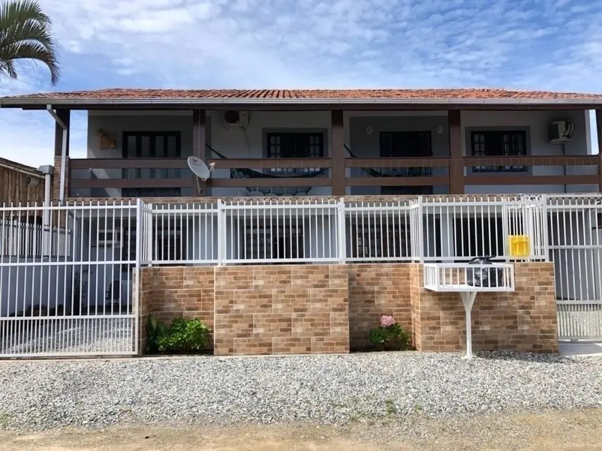 Foto 3 de Sobrado com 6 quartos à venda, 220m2 em Centro, Balneario Barra Do Sul - SC