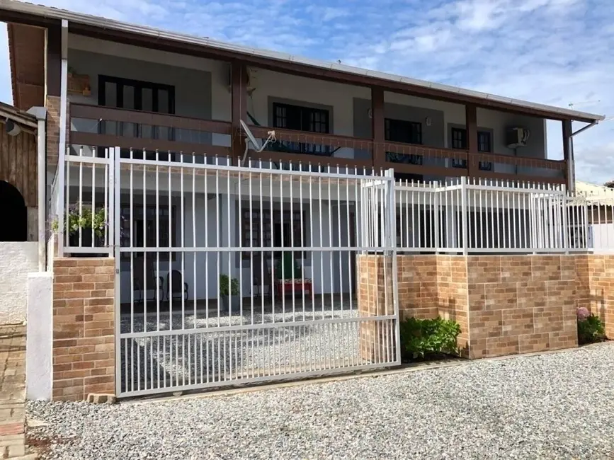 Foto 1 de Sobrado com 6 quartos à venda, 220m2 em Centro, Balneario Barra Do Sul - SC