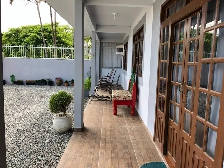 Foto 9 de Sobrado com 6 quartos à venda, 220m2 em Centro, Balneario Barra Do Sul - SC