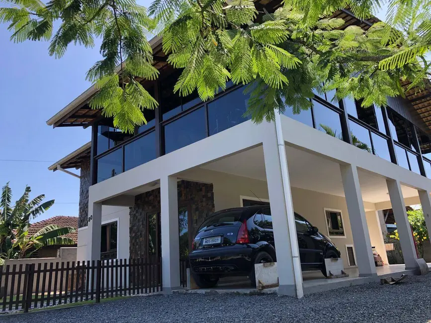 Foto 1 de Sobrado com 4 quartos à venda, 240m2 em Balneario Barra Do Sul - SC