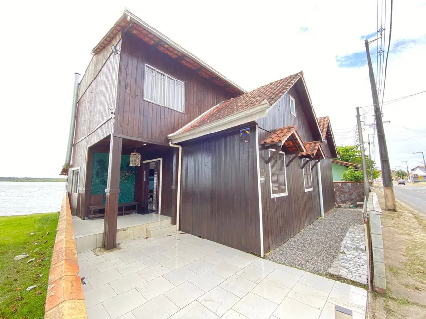 Foto 1 de Casa com 5 quartos à venda, 170m2 em Balneario Barra Do Sul - SC